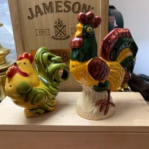 Merlot Figurines to small chickens